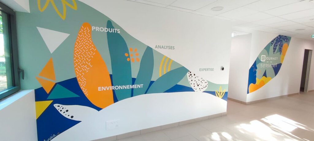 Fresque murale réalisée par l'Atelier Lunaïa dans l'espace Accueil et salle d'attente, dans les nouveaux locaux de l'entreprise Odournet France Sensenet située à Cesson Sévigné (35)