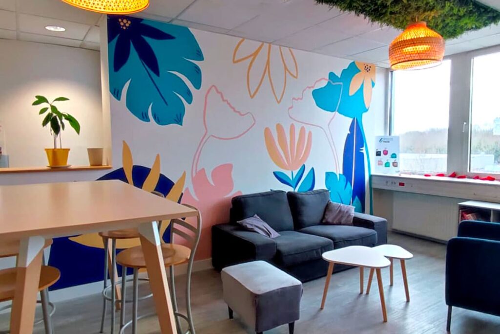 Atelier Lunaïa - création fresque murale dans la salle de pause de Dinno Santé à Bussy-Saint-Georges (77)