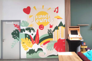 fresque murale collaborative dans un espace jeunes à Josselin dans le Morbihan (56)