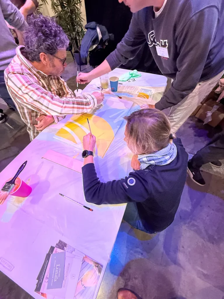 Fresque collective : un team building artistique de 200 personnes avec La Compagnie des Ports du Morbihan - Lorient - Atelier Lunaïa