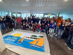 Fresque collective : un team building artistique de 200 personnes avec La Compagnie des Ports du Morbihan - Lorient - Atelier Lunaïa