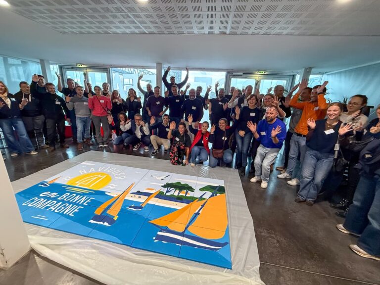 Fresque collective : un team building artistique de 200 personnes avec La Compagnie des Ports du Morbihan - Lorient - Atelier Lunaïa