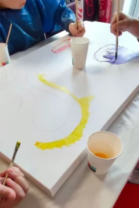 Fresque collective de 2m x 2m réalisée lors d’un atelier artistique participatif avec des jeunes