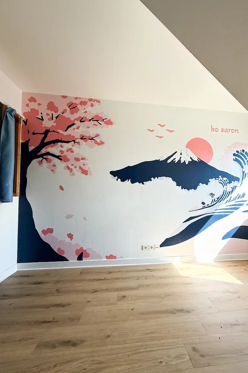 Fresque participative paysage japonais réalisée avec les jeunes à la Maison de l'Enfance du Rheu - Atelier Lunaïa