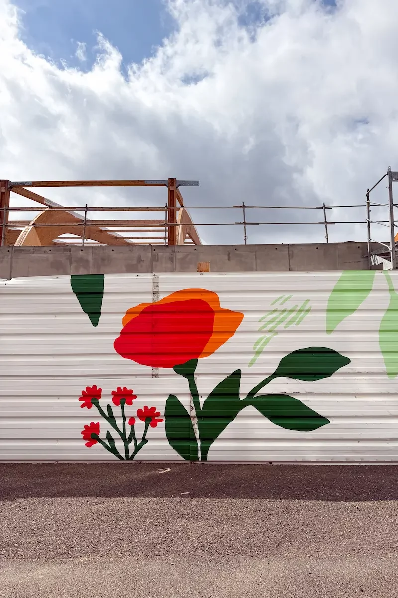 10 fresques pour l'habillage de palissade de chantier sur 200 mètres - Parc Expo de Rennes - Atelier Lunaïa